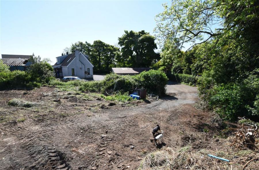 House & over 3 acres of land, 47 Tullygarvan Road