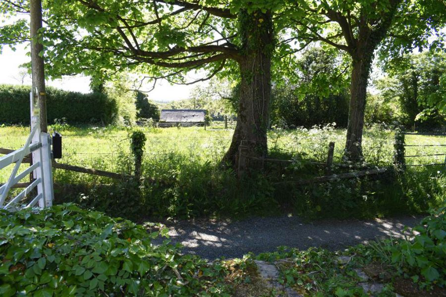 House & over 3 acres of land, 47 Tullygarvan Road