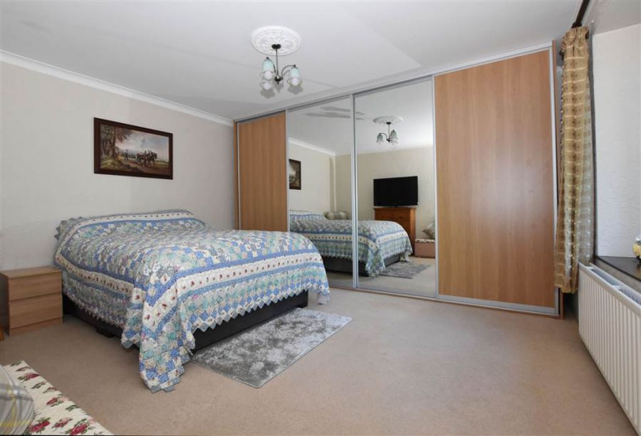 House & over 3 acres of land, 47 Tullygarvan Road