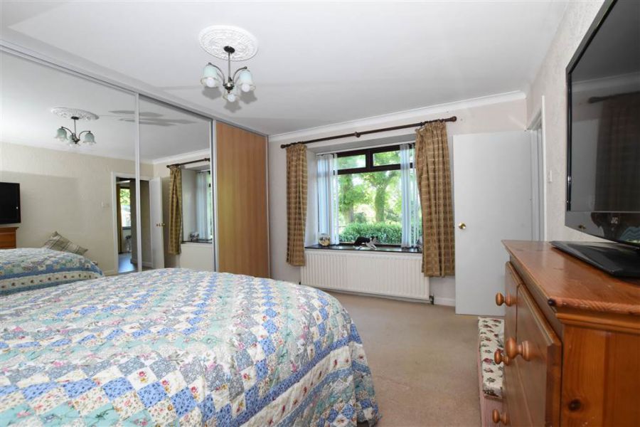 House & over 3 acres of land, 47 Tullygarvan Road