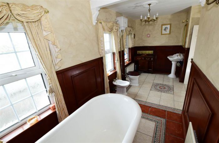 Fairmount, House, Outbuildings & c.7.5 acres, 14 Andersons Hill