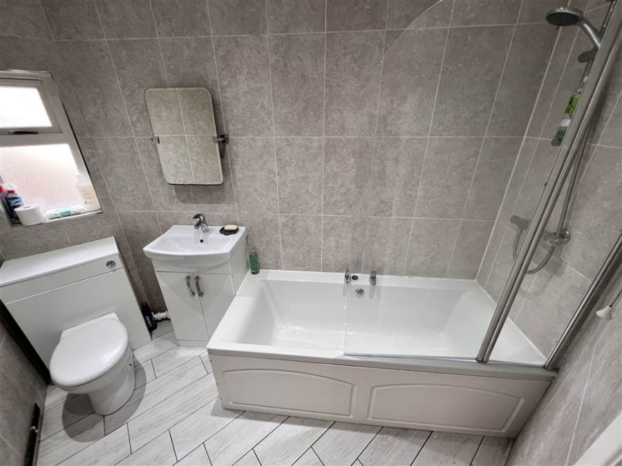 34d Carmeen Gardens