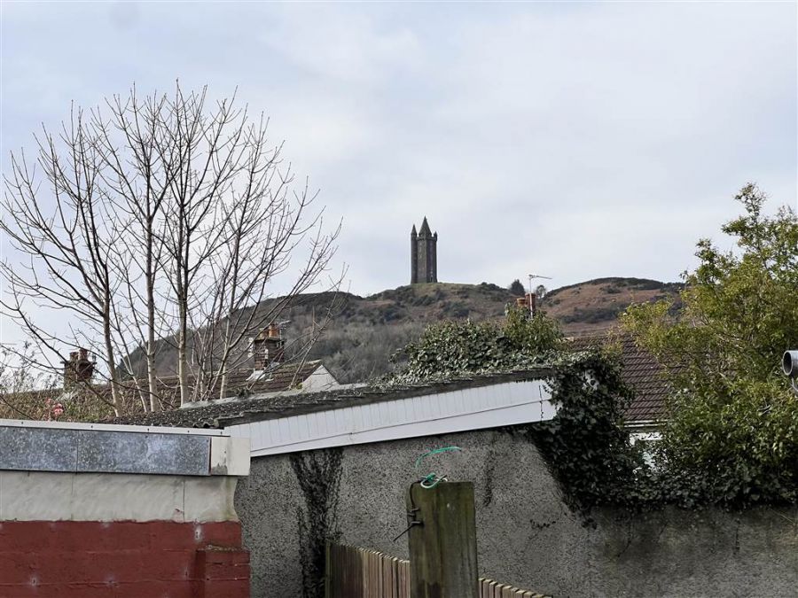 34d Carmeen Gardens