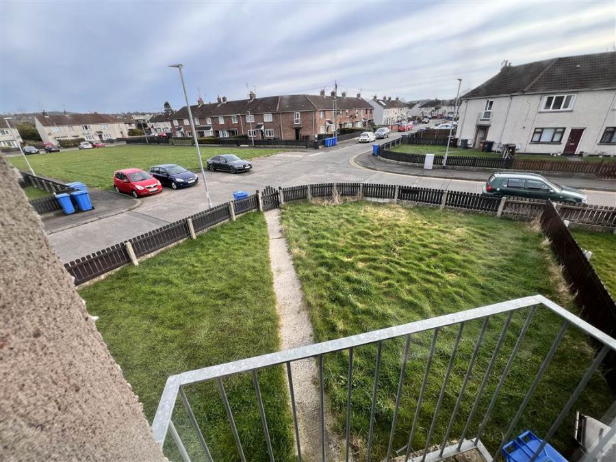 34d Carmeen Gardens