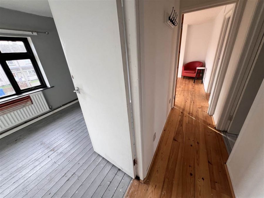 34d Carmeen Gardens