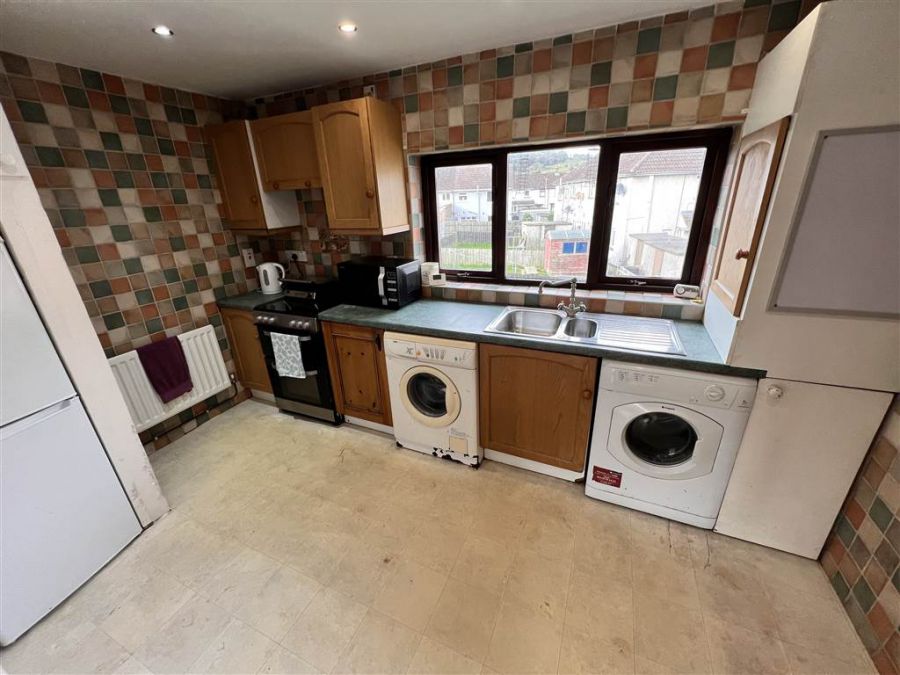34d Carmeen Gardens