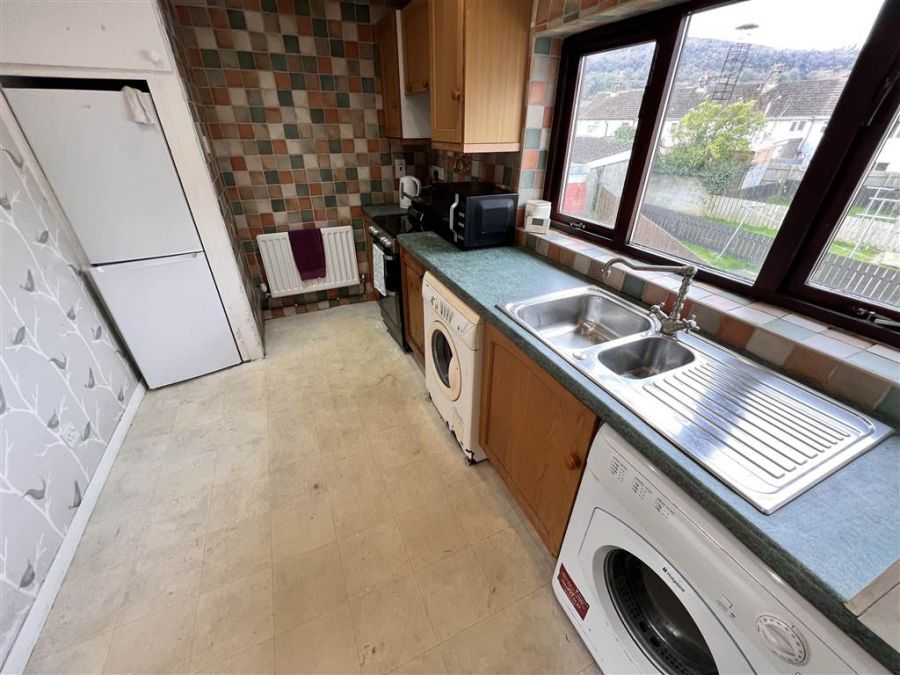 34d Carmeen Gardens
