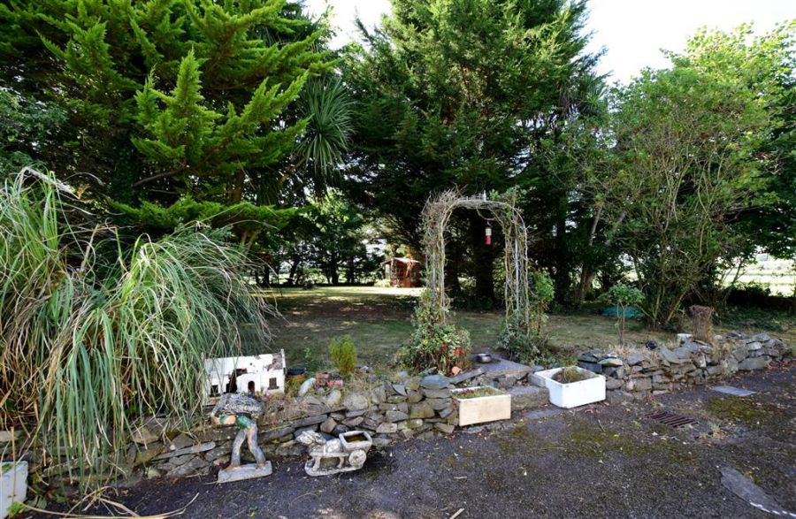 House Outbuildings set on c.six acres, 10 Kilbright Road