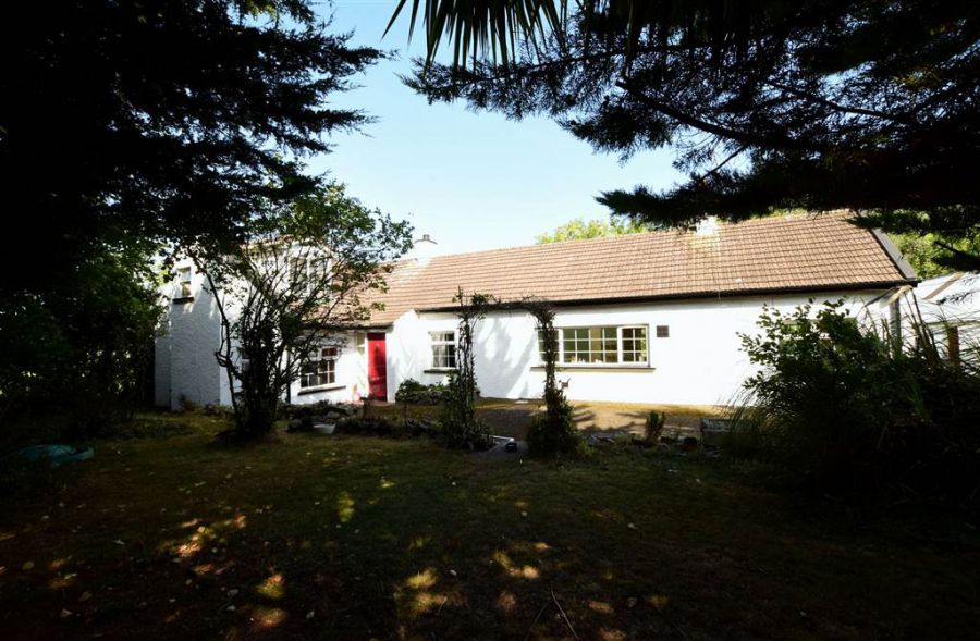 House Outbuildings set on c.six acres, 10 Kilbright Road