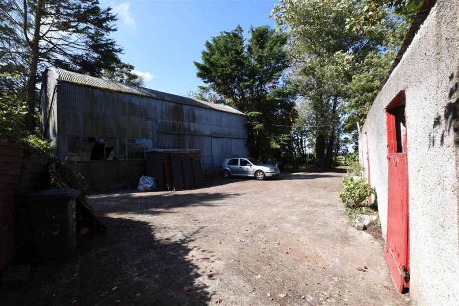 House Outbuildings set on c.six acres, 10 Kilbright Road