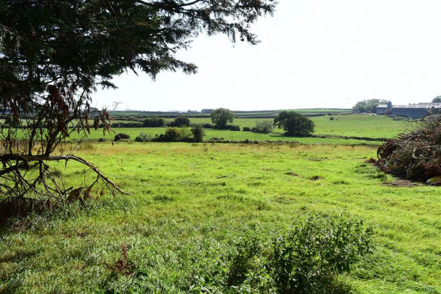House Outbuildings set on c.six acres, 10 Kilbright Road
