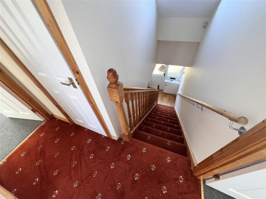 17 Valencia Way South