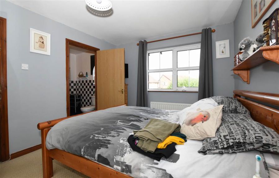 19 Cairndore Walk