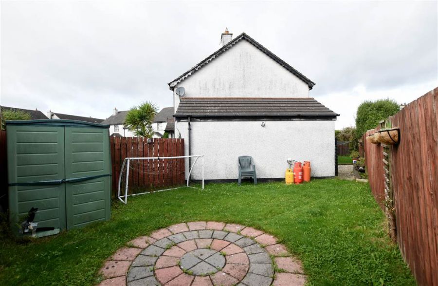 19 Cairndore Walk
