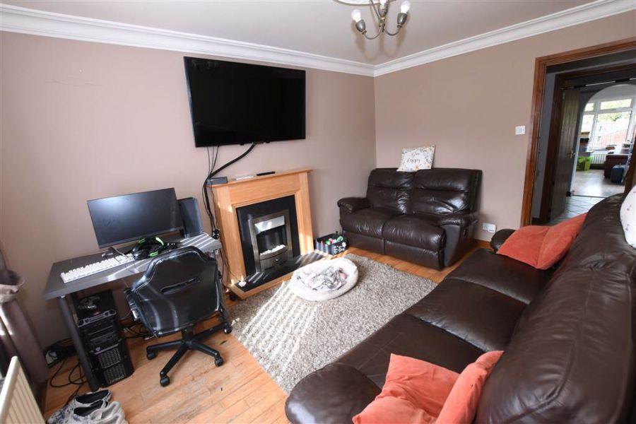 19 Cairndore Walk