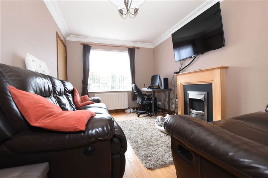 19 Cairndore Walk