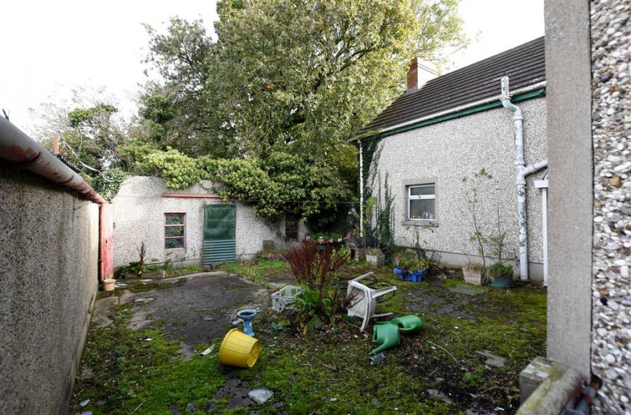 28 ACRE FARM WITH DWELLING AND OUTHOUSES, 6 Dunover Road North