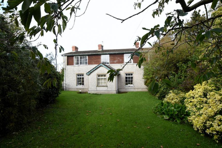 6 Dunover Road North