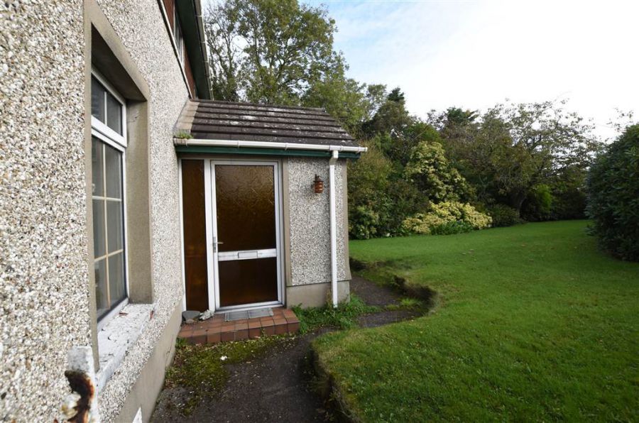 6 Dunover Road North