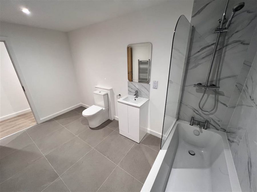 2E Meetinghouse Lane