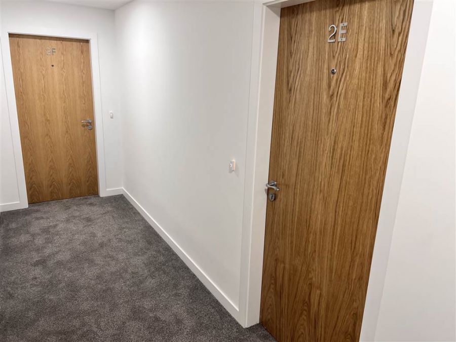 2E Meetinghouse Lane