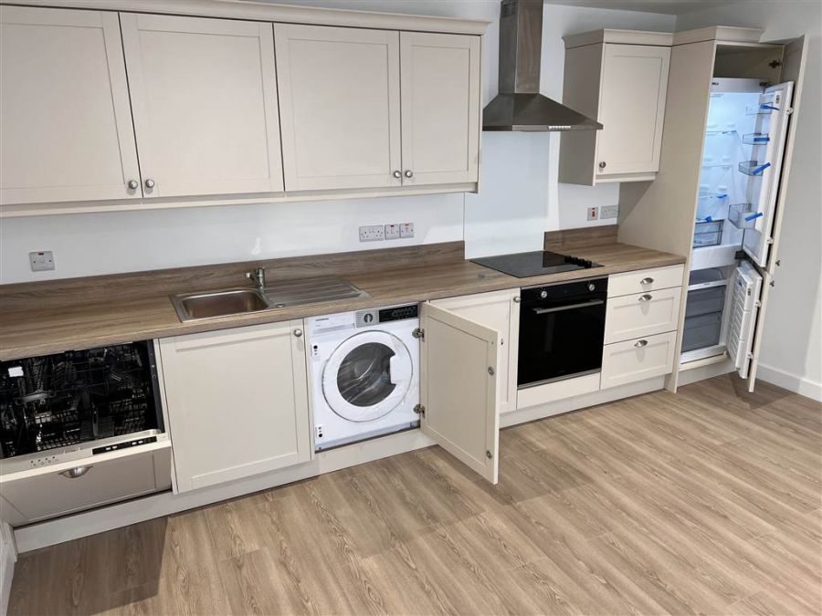 2E Meetinghouse Lane