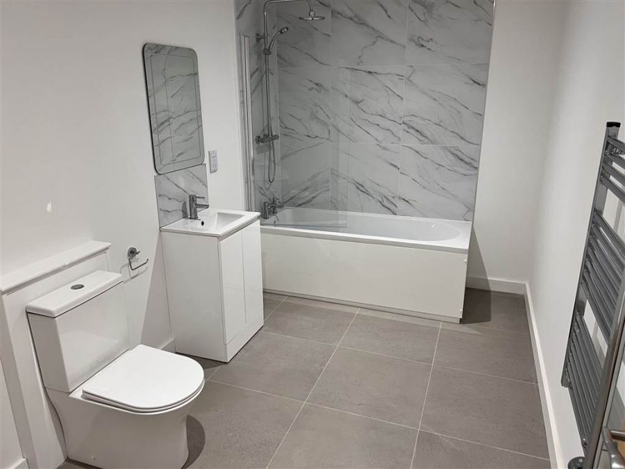 2E Meetinghouse Lane