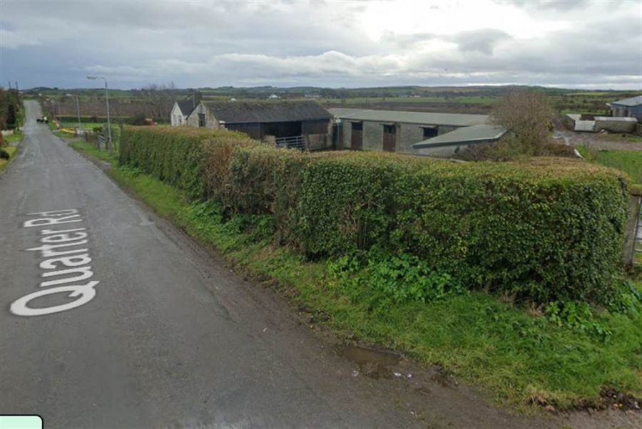 Stables And Cattle Block On @0.5 Acre Quarter Road