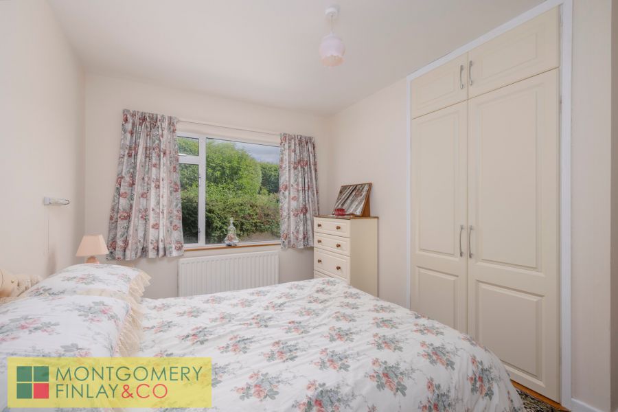 5 Ashwoods Road