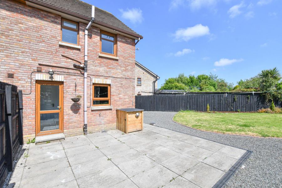51 Stonebridge Gardens