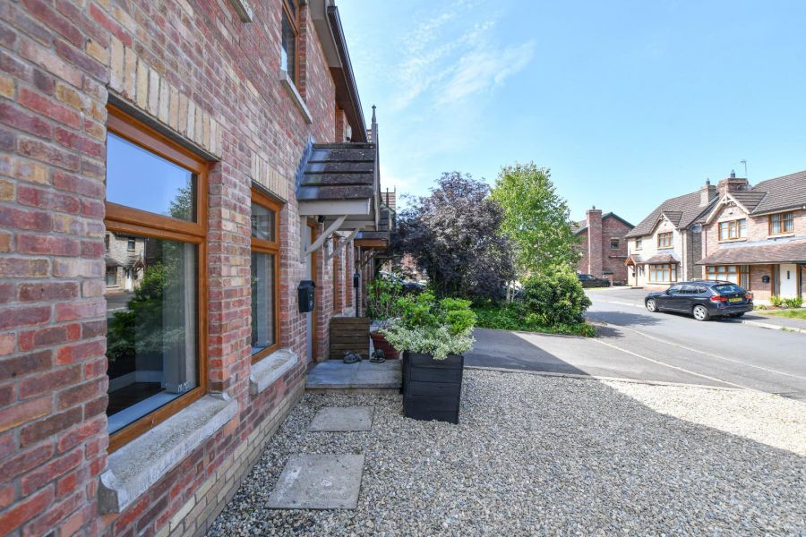 51 Stonebridge Gardens