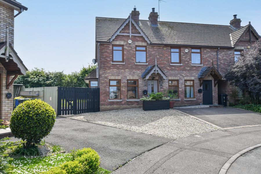 51 Stonebridge Gardens