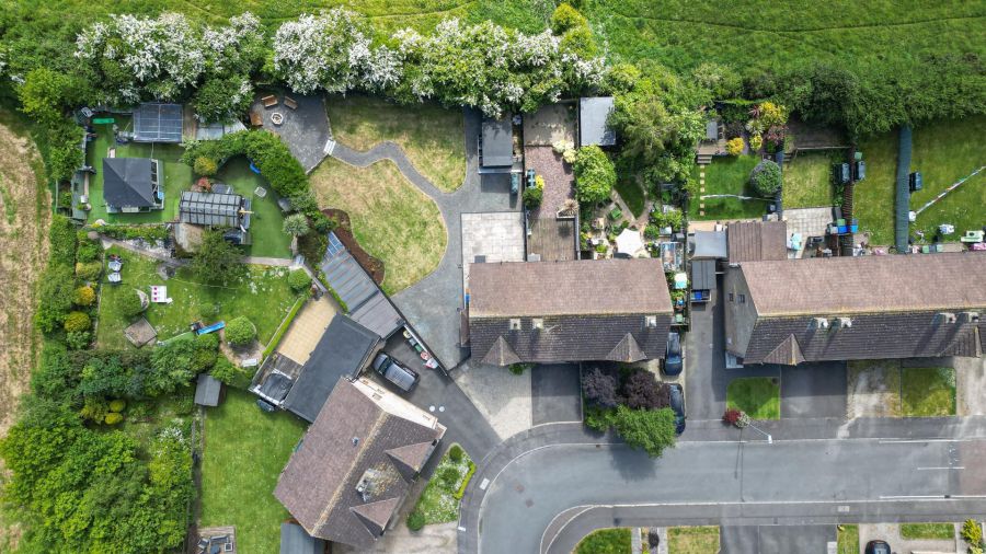 51 Stonebridge Gardens