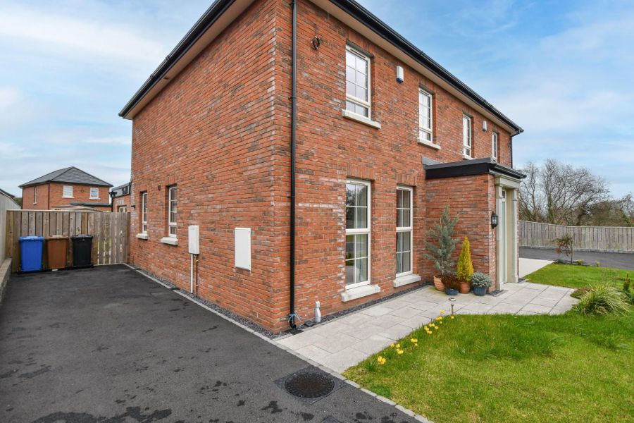 46 Helens Wood Crescent