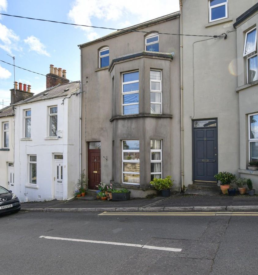 77 Railwayview Street