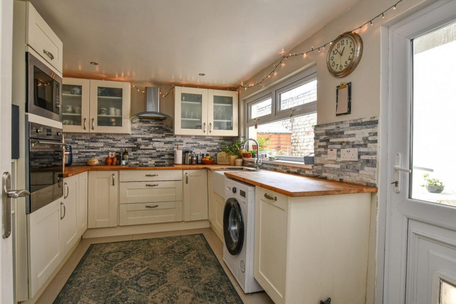 77 Railwayview Street