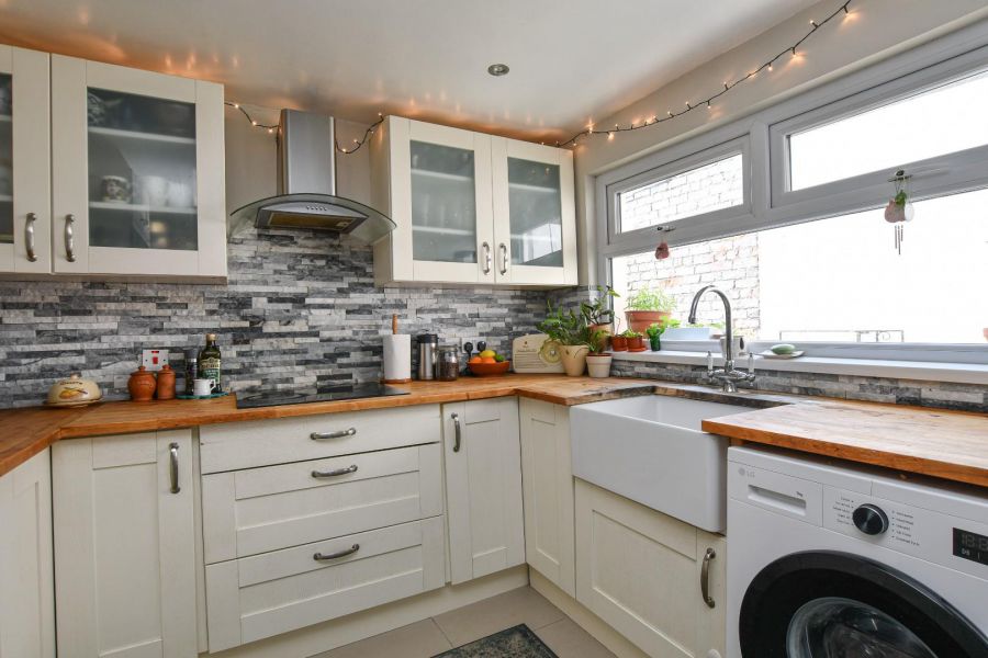 77 Railwayview Street