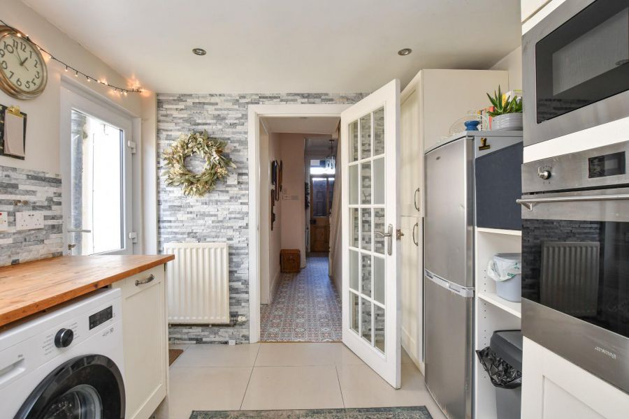 77 Railwayview Street