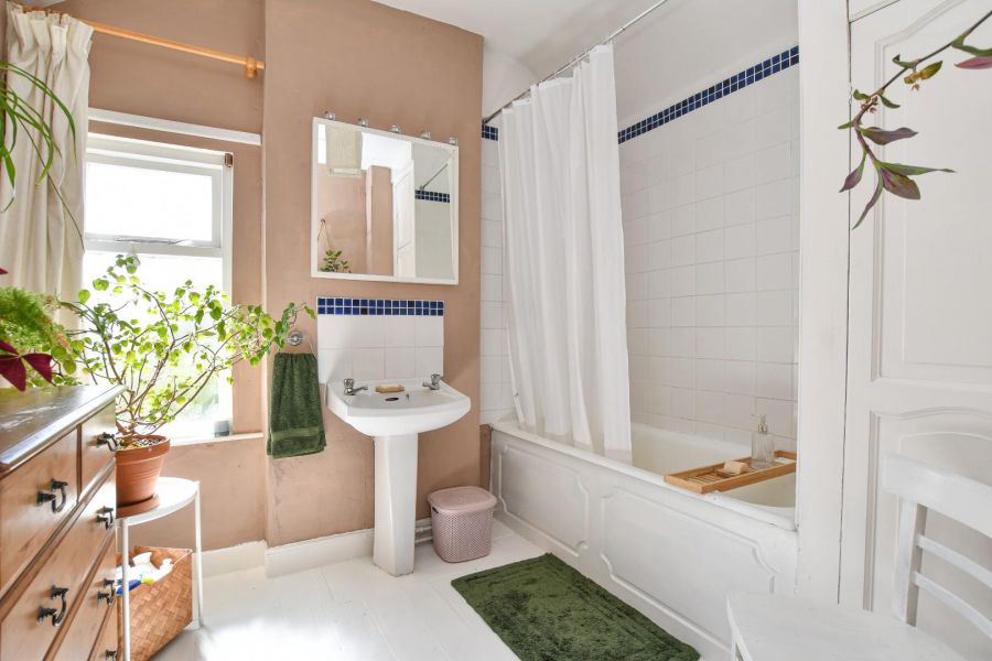 77 Railwayview Street