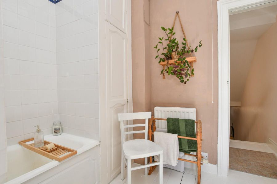 77 Railwayview Street