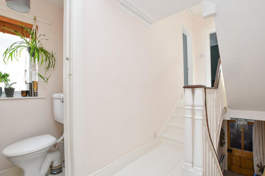 77 Railwayview Street