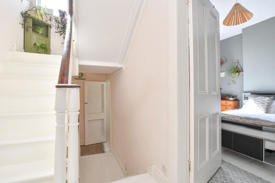 77 Railwayview Street