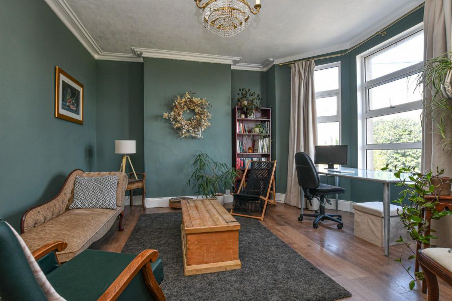 77 Railwayview Street