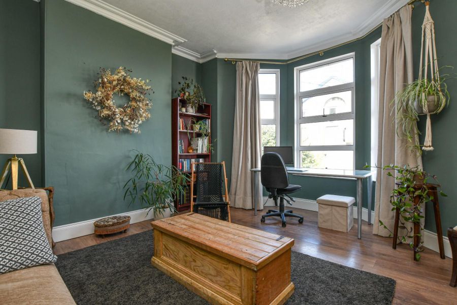 77 Railwayview Street