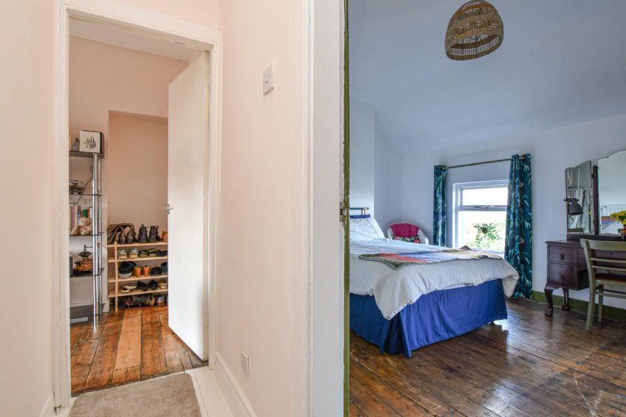 77 Railwayview Street