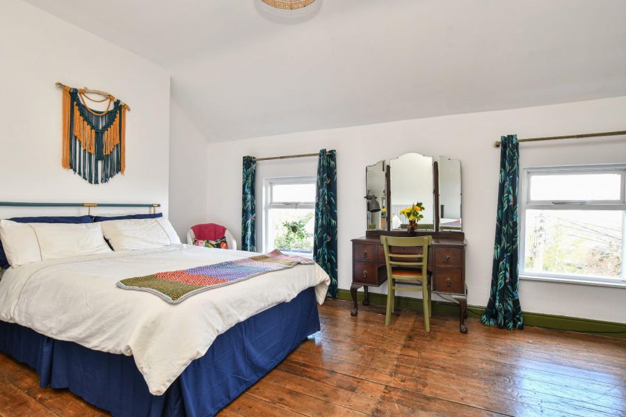 77 Railwayview Street