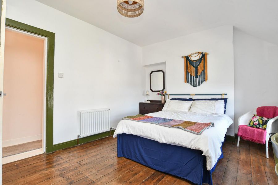 77 Railwayview Street