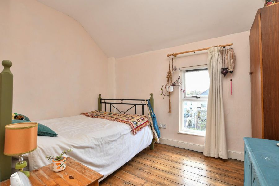 77 Railwayview Street