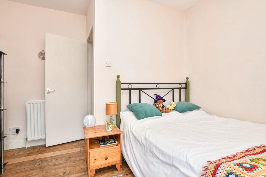 77 Railwayview Street