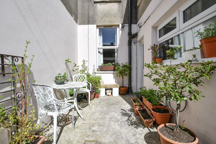 77 Railwayview Street